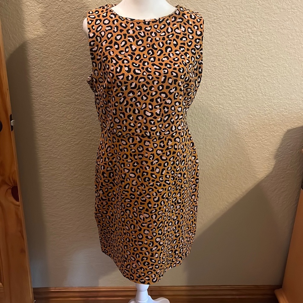 Women’s Old Navy leopard print shift mini dress